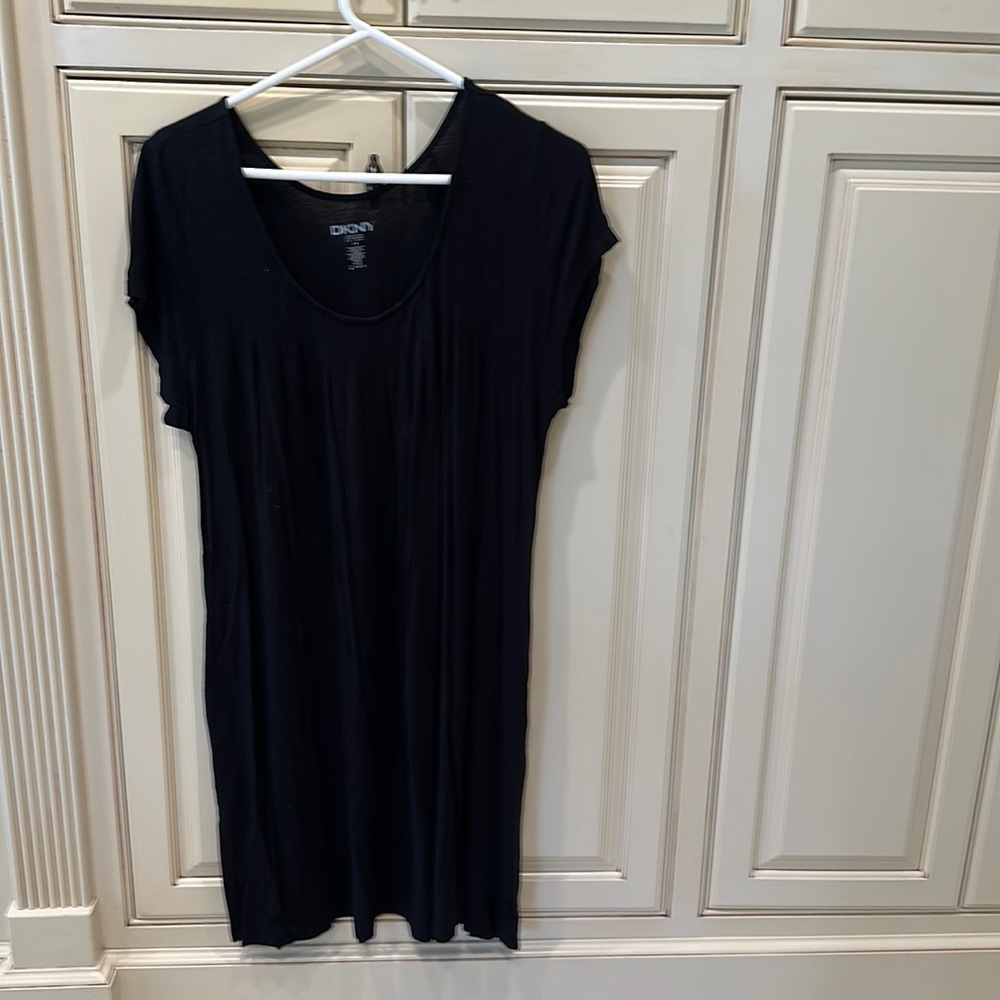 DKNY short sleeve dress in black
